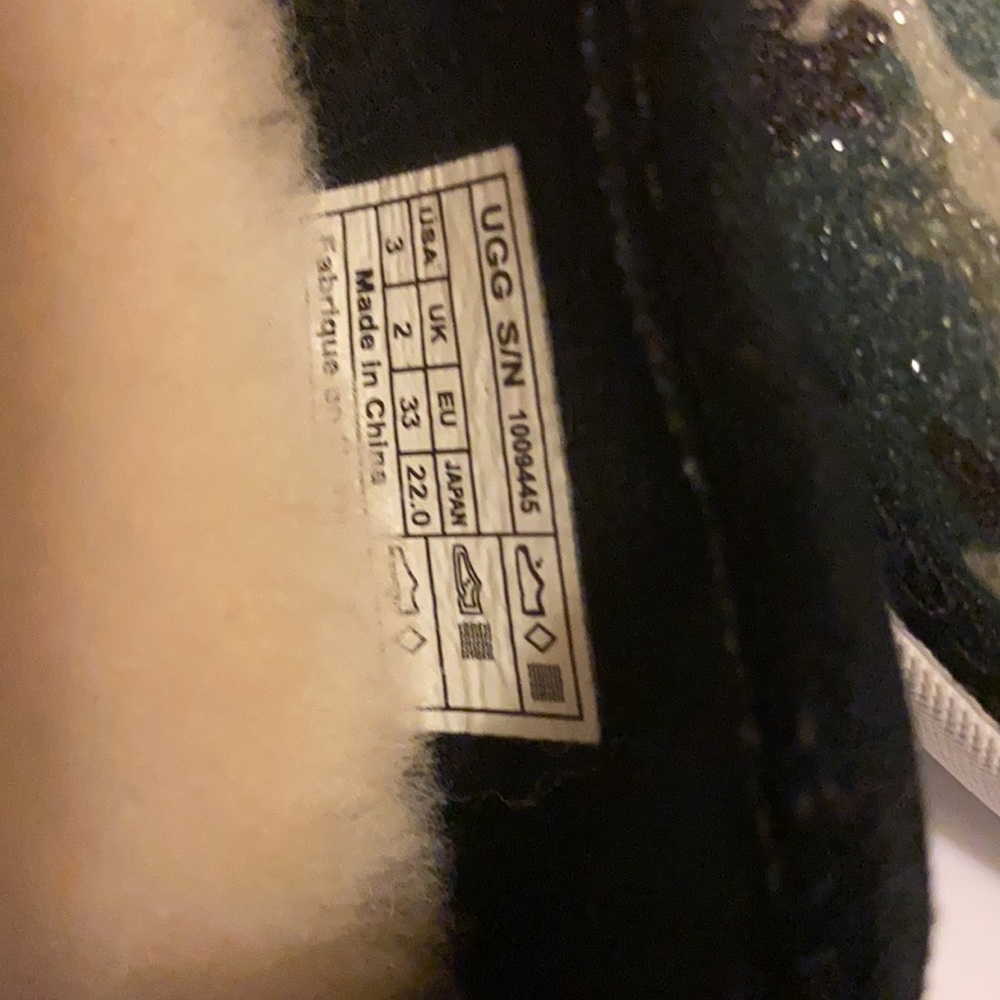UGG Kids, Slip On Shoes, Camo Glitter Girls Size 3 - Picture 4 of 5